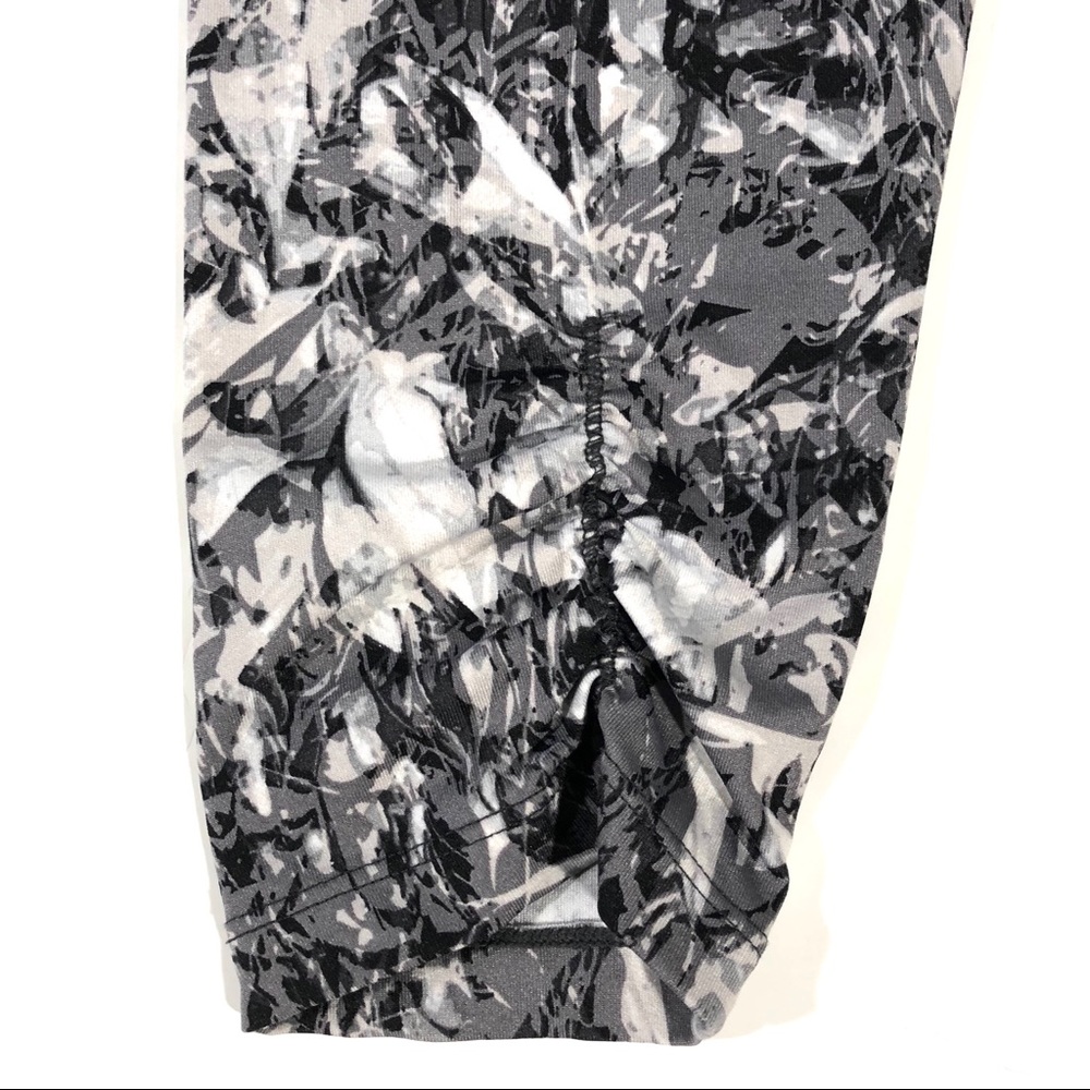 Calvin Klein Performance Gray Print Capri Leggings - Picture 8 of 8